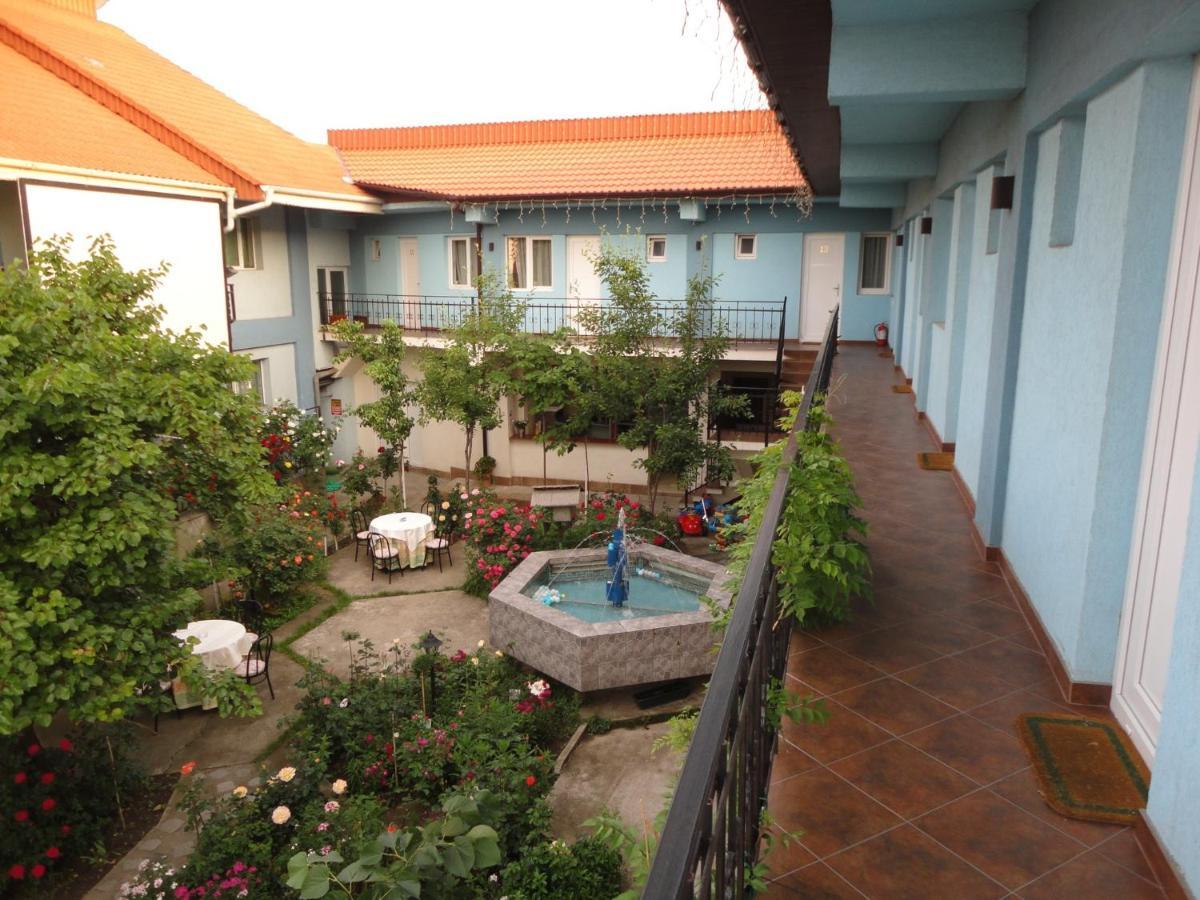 Hostel Tropical Drobeta Turnu Severin Exterior foto